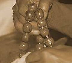 How to handle beads during chanting?
