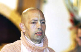 Chant Hare Krishna Japa With Mukunda Goswami