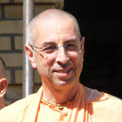 Chant Hare Krishna Japa With Niranjana Swami