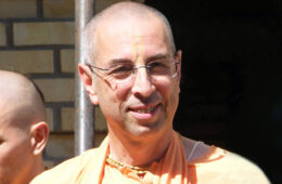 Chant Hare Krishna Japa With Niranjana Swami